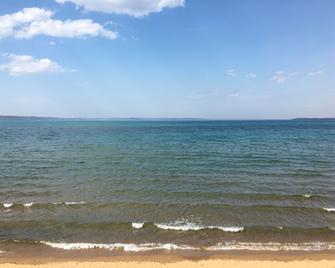 The Baywatch Resort - Traverse City - Ranta