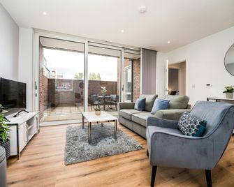 Citystay Living - Dutch's Corner - Cambridge - Living room