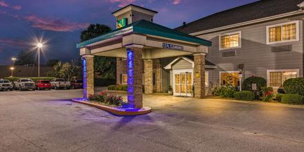 Image of hotel: Quality Inn & Suites Flat Rock