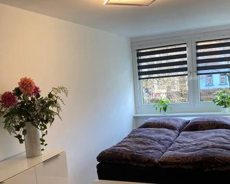 Kl26: Modern 2 Bedroom Downtown Apartment - カイザースラウテルン - 寝室