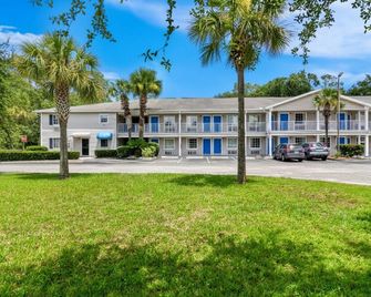 Homestay Inn and suites - Macclenny - Building