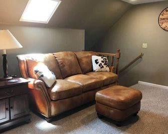 Cozy Mother-In-Law Apartment - Osceola - Living room