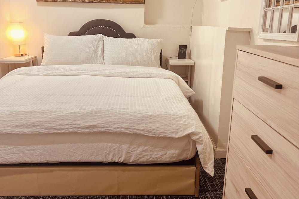 1 bedroom apartment in ground floor very nice and close to everything - Queens - Phòng ngủ
