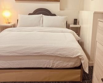 1 bedroom apartment in ground floor very nice and close to everything - Queens - Phòng ngủ