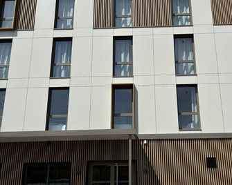 B&B HOTEL Amiens Sud - Amiens - Building