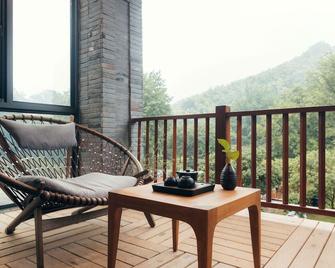 Floral Hotel Wuxi Qietintfengyin Resort - Wuxi - Balcony
