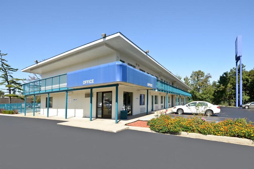 Americas Best Value Inn Battle Creek 65 7 3 Battle Creek Hotel Deals Reviews Kayak
