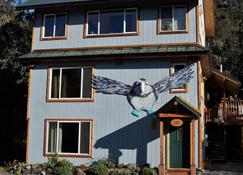 A Slope Side Apartment by Alyeska Resort. Private, Affordable - Girdwood - Building