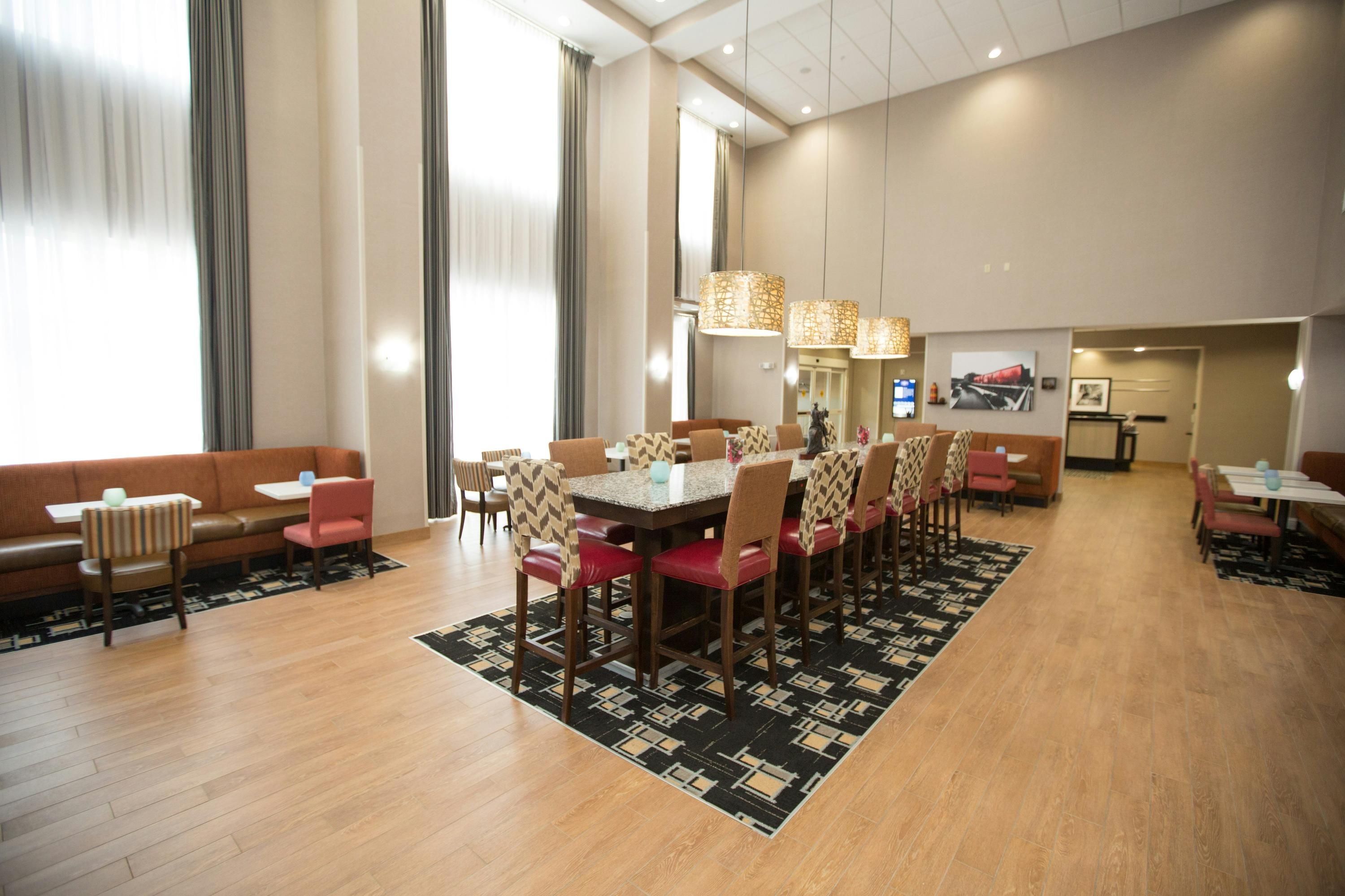 Hampton Inn & Suites Oklahoma City Airport - אוקלהומה סיטי - מסעדה