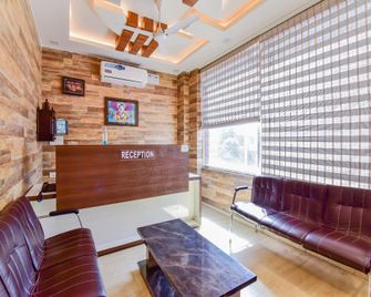 Hotel O Shubh - Hisar - Front desk