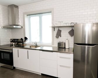 Quiet, clean and comfortable - Edmundston - Kitchen