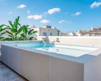 Townhouse17 Boutique Bed & Breakfast - Victoria - Piscina