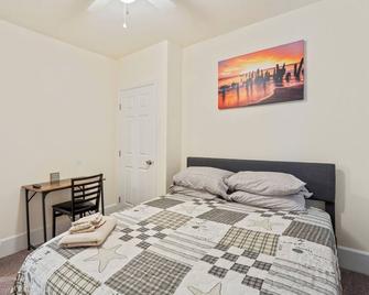 Unique 5-bedroom private house in Wilmington perfect for long term stays - Wilmington - Sypialnia