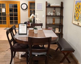 Relaxing Sunny Diego Style & Working Remotely! - San Diego - Dining room
