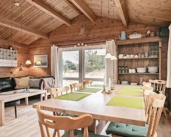 Peaceful Holiday Home in Hirtshals With Roofed Terrace - Hirtshals - Essbereich