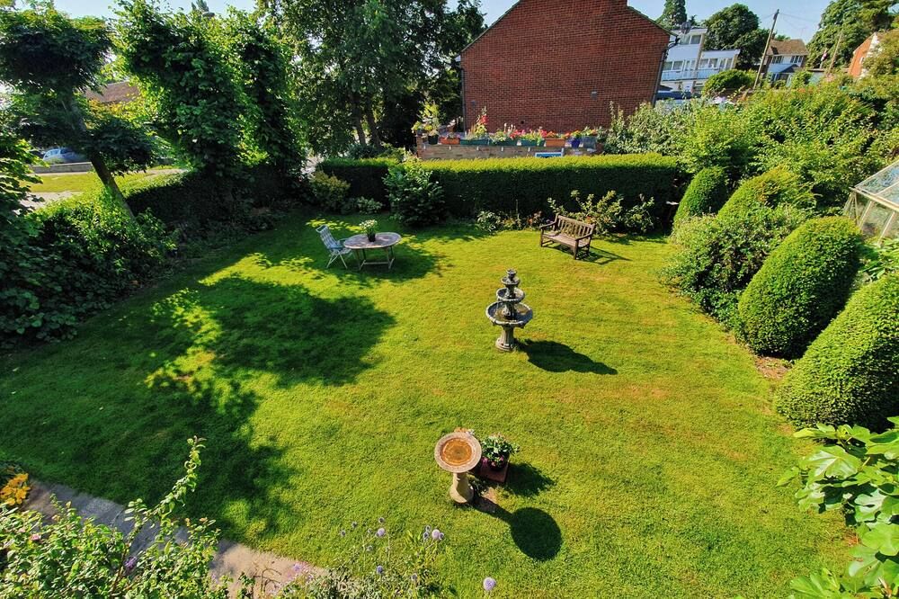 The Lodge Stanwell - Stanwell - Outdoor view
