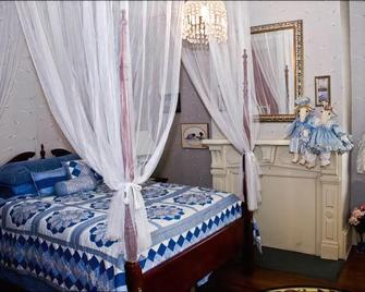 Roussell's Garden Bed & Breakfast - Savannah - Bedroom