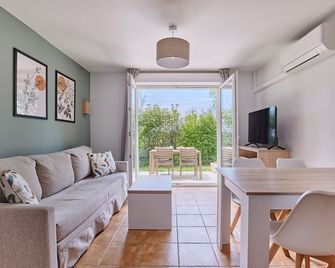 Résidence Odalys - Les Coteaux de Sarlat - סרלה לה-קאנדה - סלון