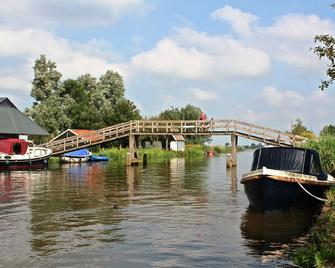 Holiday home near the Frisian Eleven Cities - Mantgum - Vista del exterior