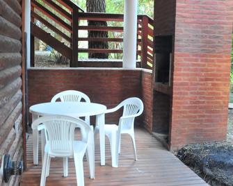Cabañas y Apart Utopia - Mar Azul - Patio