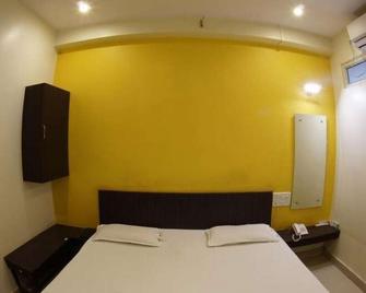 Vitthal Inn - Pandharpur - Bedroom
