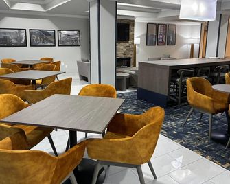 La Quinta Inn & Suites by Wyndham Bessemer - Bessemer - Restaurant