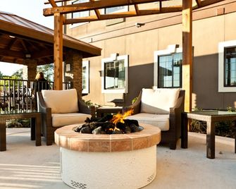 Staybridge Suites Houston IAH - Beltway 8 By IHG - Houston - Patio