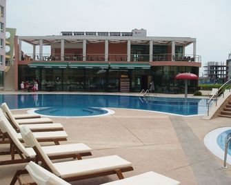 Pollo Resort - סאני ביץ' - בריכה