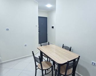 Stylish Studio Retreat in Jijel with A/C - Jijel - Comedor
