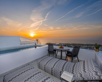 La Madeleine - Oia - Balcony