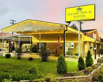 Ozark Inn & Suites - Ozark - Building