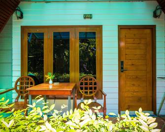 Phuket Meet Holiday Hotel - 拉威 - 天井