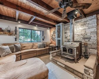 Ridgeview Retreat Location Meets Comfort Ac! - Shaver Lake - Sala de estar