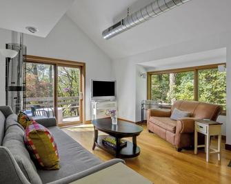 House Under The Cliff - New Paltz - Sufragerie