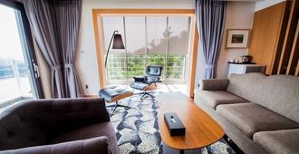 Asia Lakeside Hotel - Jinju - Living room