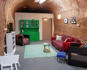 Earthworm 2 House - Light Filled Underground House - In The Safest Area In Town. - Coober Pedy - Wohnzimmer