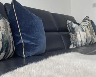 Unique Belfast Stay - Belfast - Bedroom