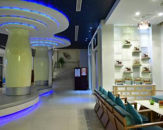 Prajaktra Design Hotel - Udon Thani - Front desk