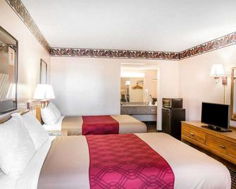Econo Lodge - McDonough - Bedroom