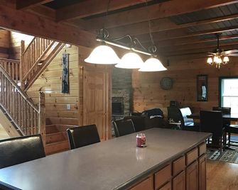 Direct Snowmobile and ATV trail from front door - Colebrook - Dining room