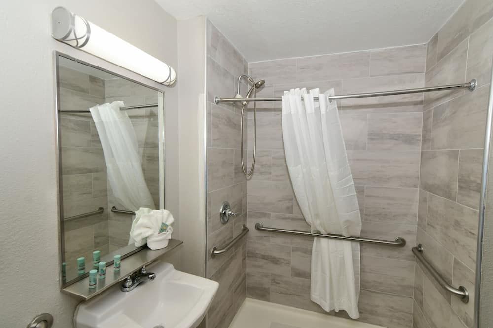 Rock Island Inn & Suites Marshalltown - Marshalltown