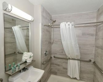 Rock Island Inn & Suites Marshalltown - Marshalltown