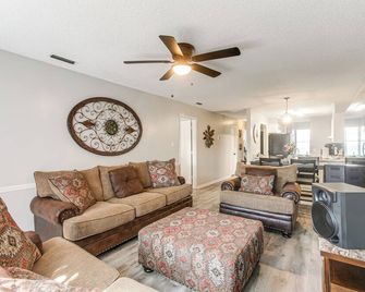 9 Mi To Moody Afb Newly Updated Condo Near Dining - Valdosta - Living room