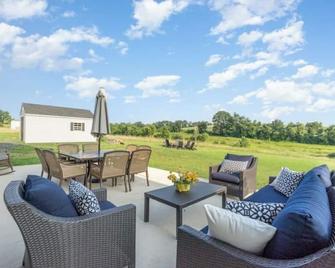 10 Acre Hidden Gem - Dillsburg - Patio