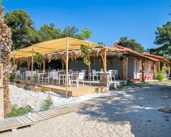 Thassos Hotel - Potos - Patio