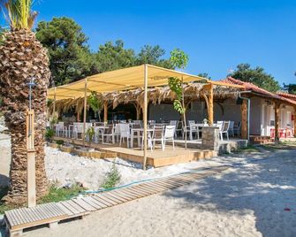 Thassos Hotel - Potos - Patio