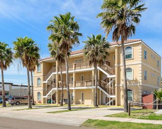 Chic Condo with Private Terrace & Community Pool! Steps to Beach! - South Padre Island - Edificio