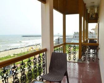 Cours Chabrol - Pondicherry - Balcón