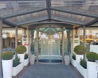 Plus Welcome Milano - Milano - Ingresso dell'hotel