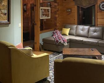 Lovely log cottage by the lake - Port Dover - Sala de estar
